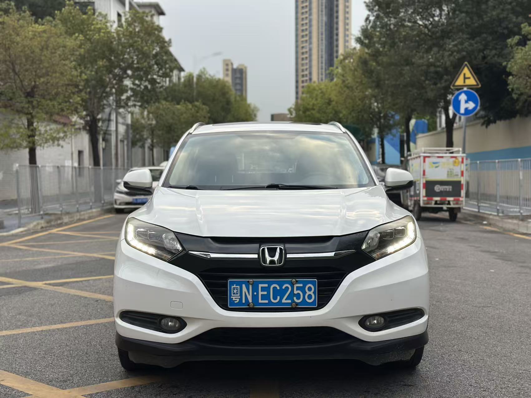 Honda Vezel 2017 - Interior front seats