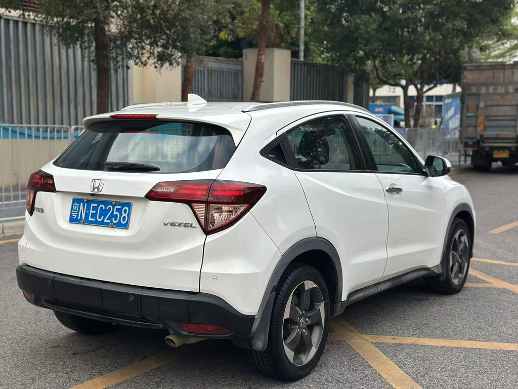 Honda Vezel 2017 - Rear 3/4 view