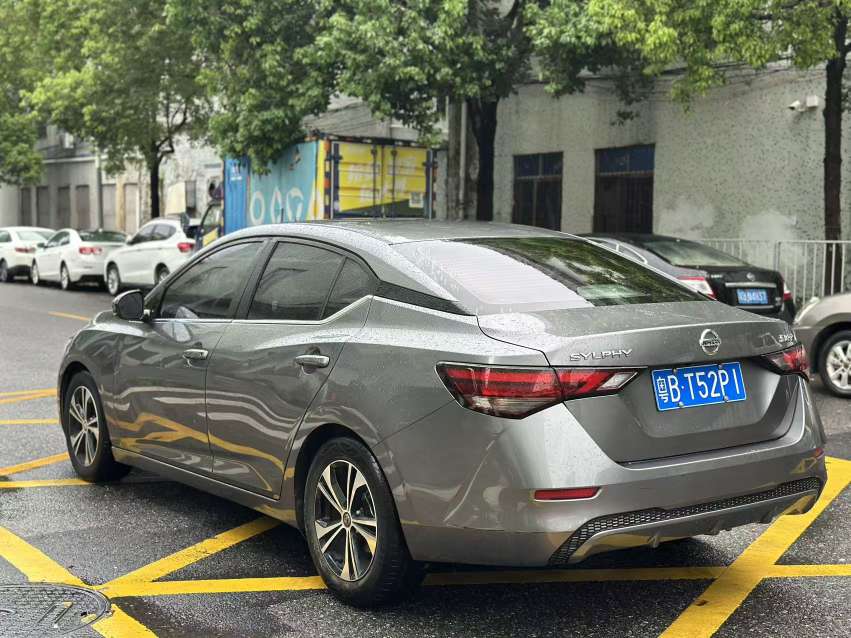 Rear straight exterior view