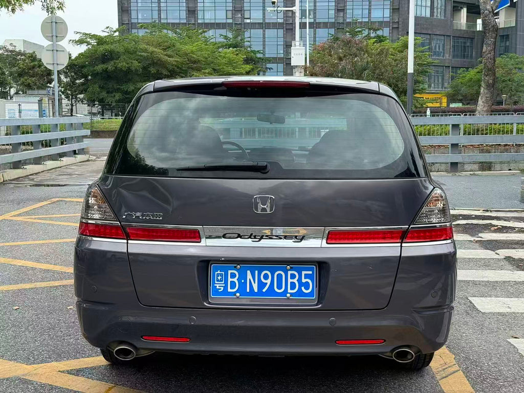 Honda Odyssey 2008 side front view