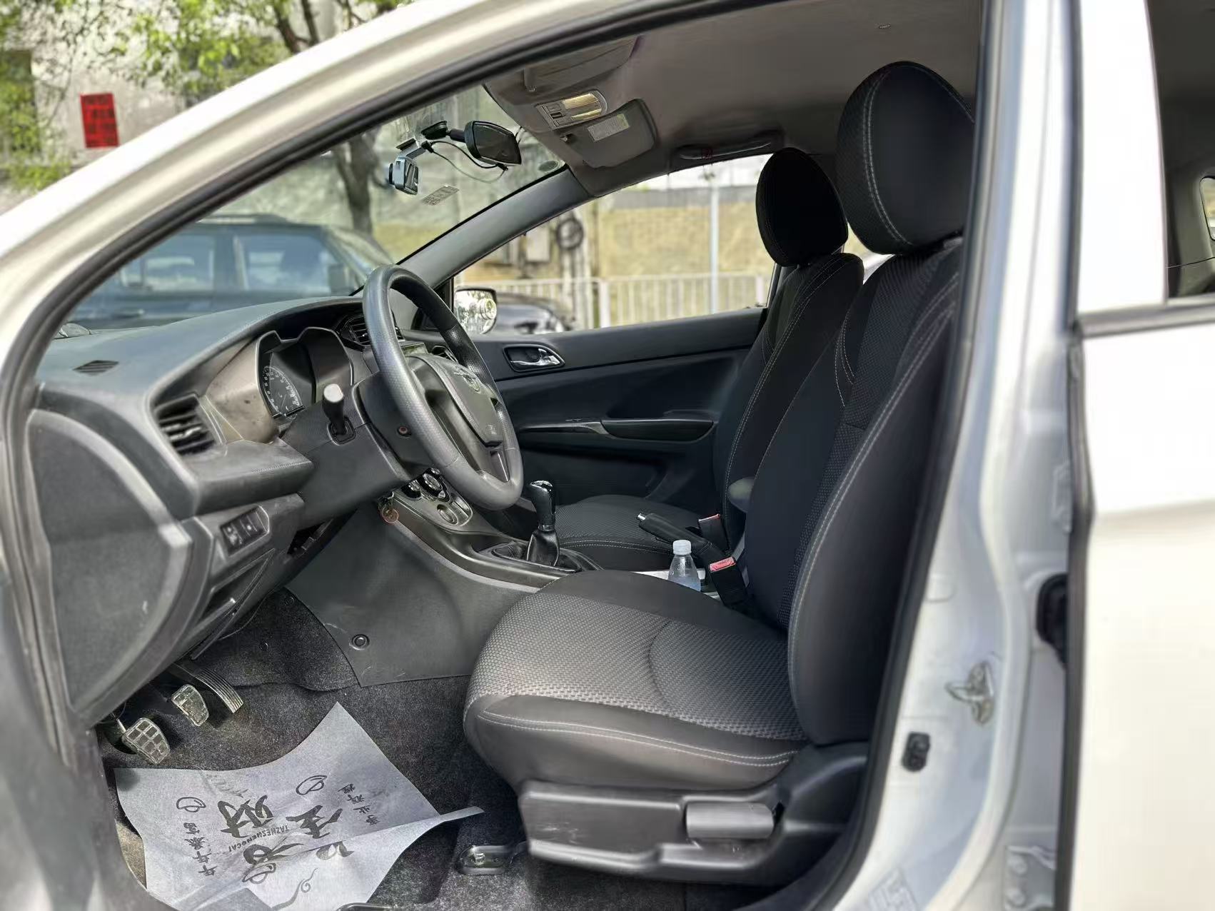 FOB Shenzhen Used 2016 Haima M3 Fashion 1.5L Manual 4-Door 5-Seater FWD Compact Sedan
