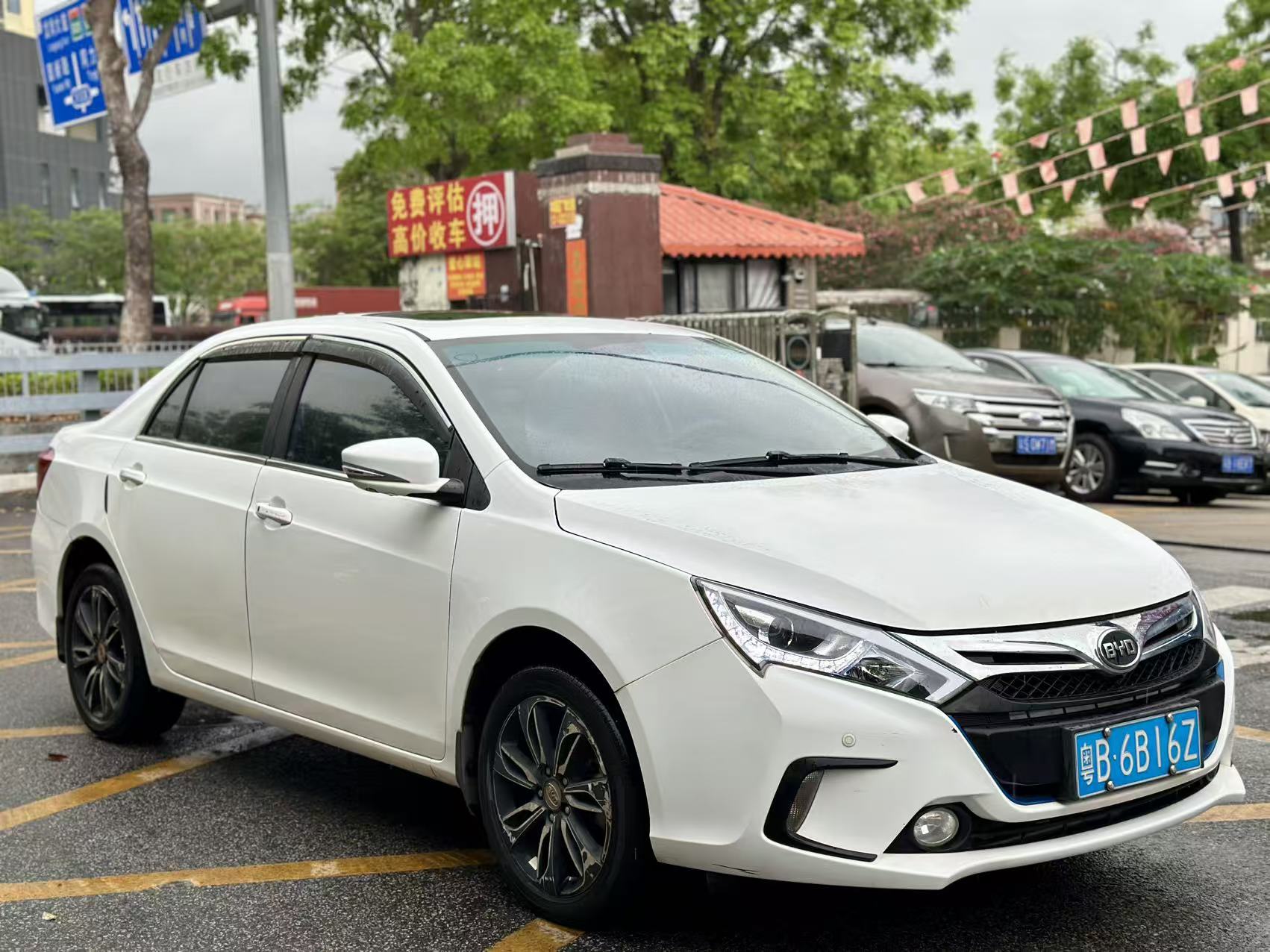 FOB Shenzhen Used 2015 BYD Qin New Energy Dual Crown Flagship Plus 1.5T PHEV Sedan | 70KM EV Range LFP Battery Export Ready