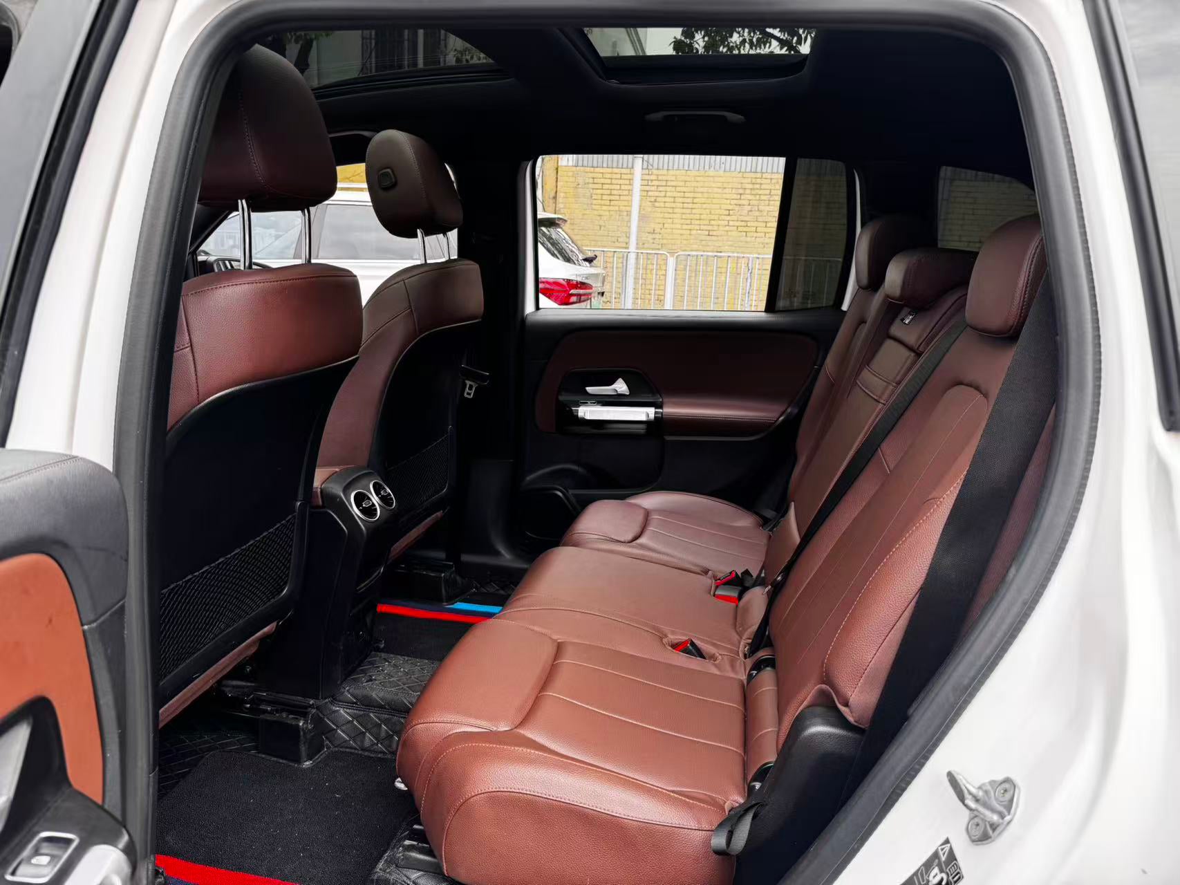 2023 Mercedes-Benz GLB 220 4MATIC - Front view
