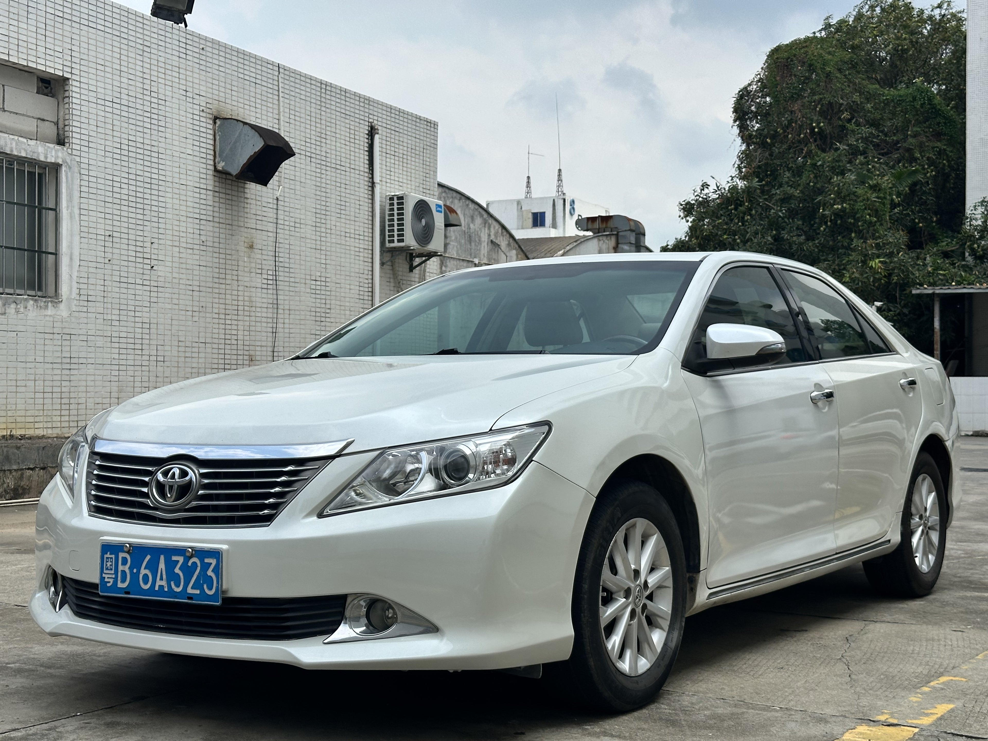 Toyota Camry 2013 White - Rear View 2