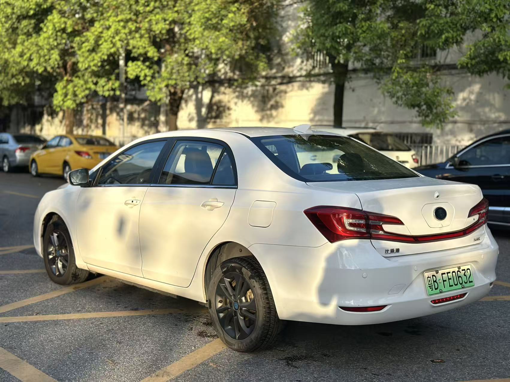 BYD Qin 2017 interior dashboard touchscreen