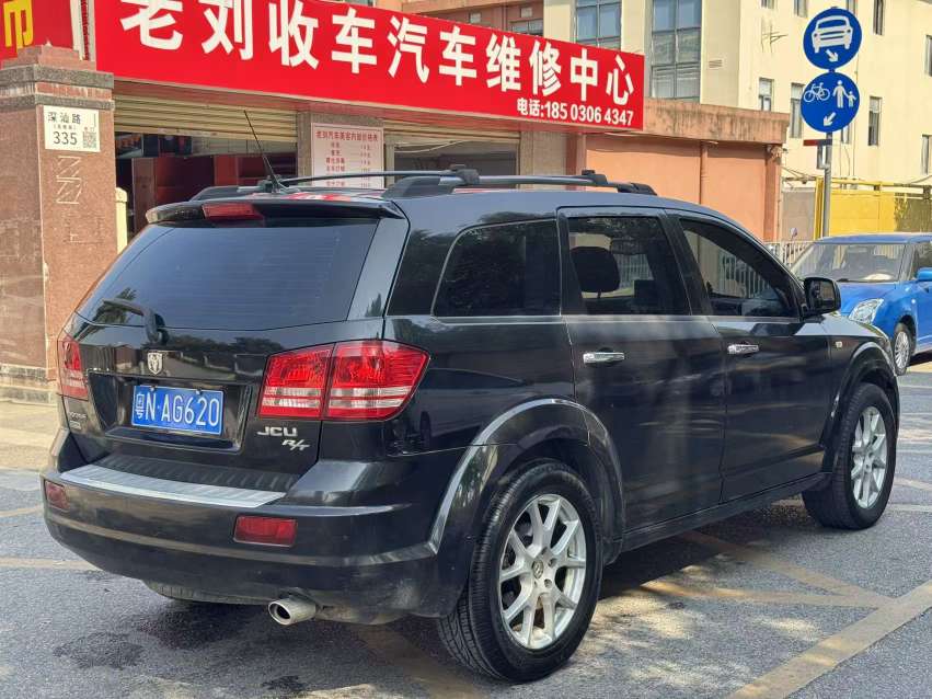 2010 Dodge Journey - Side Front View Black