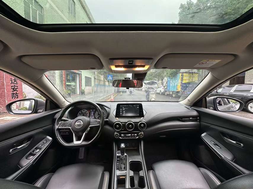 Rear three-quarter exterior view