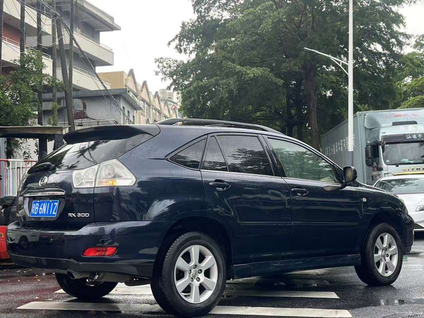 雷克萨斯RX300 前排内饰
