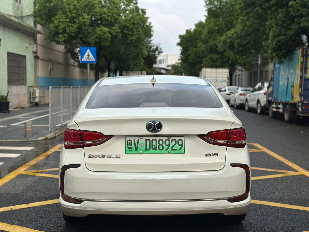 BAIC Beijing EU5 dashboard and interior view