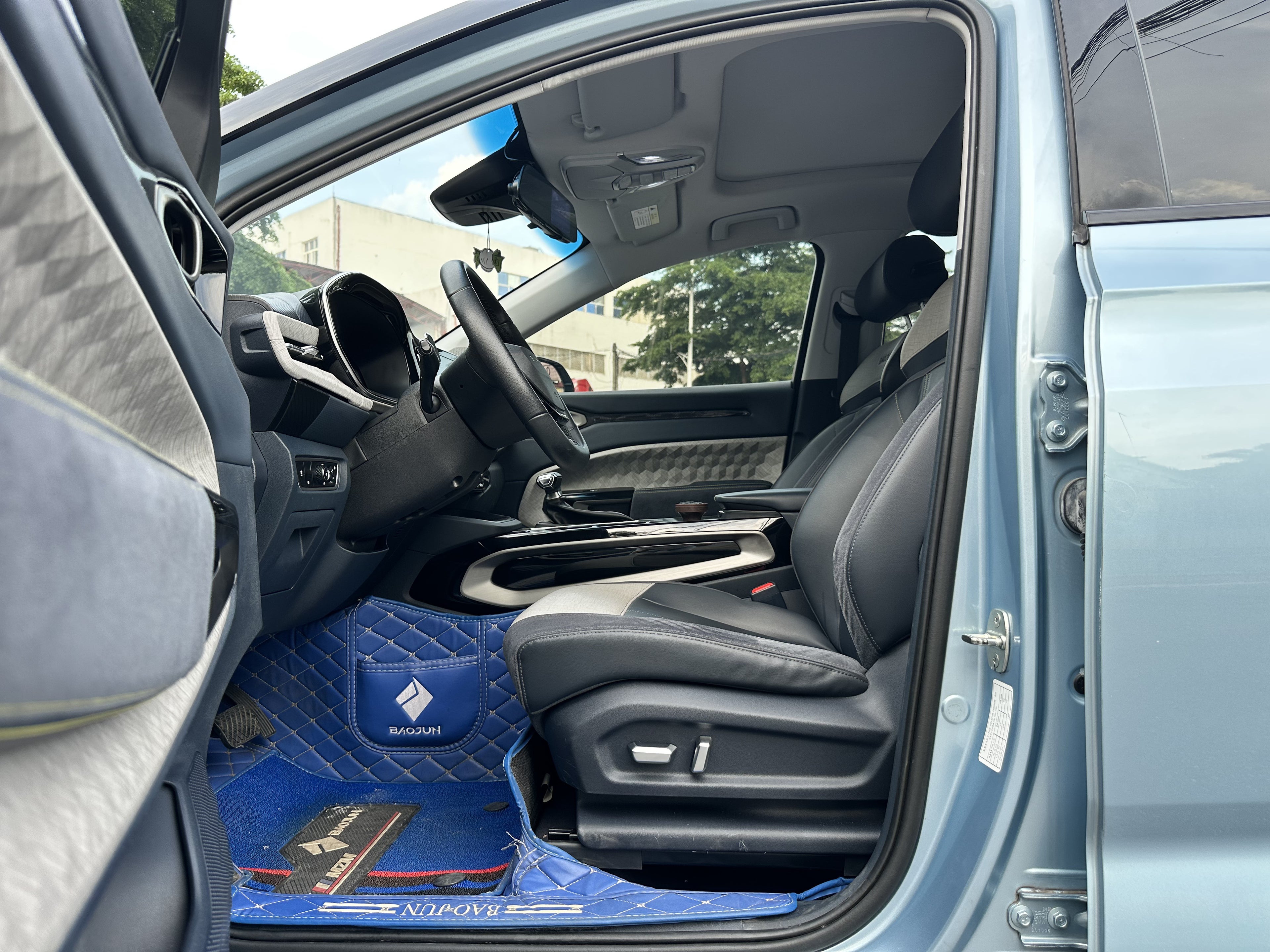 Baojun RM-5 front view street