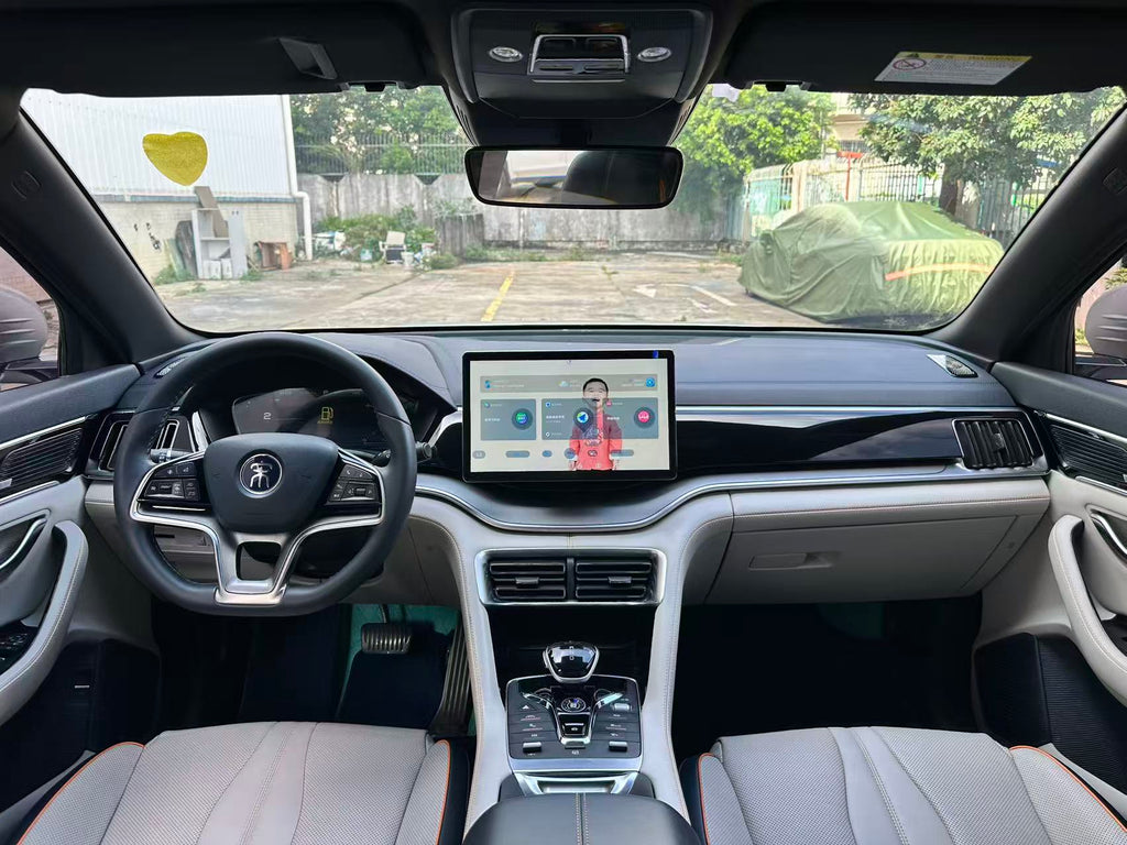 BYD Song PLUS DM-i 2021 - Front view, Silver Grey
