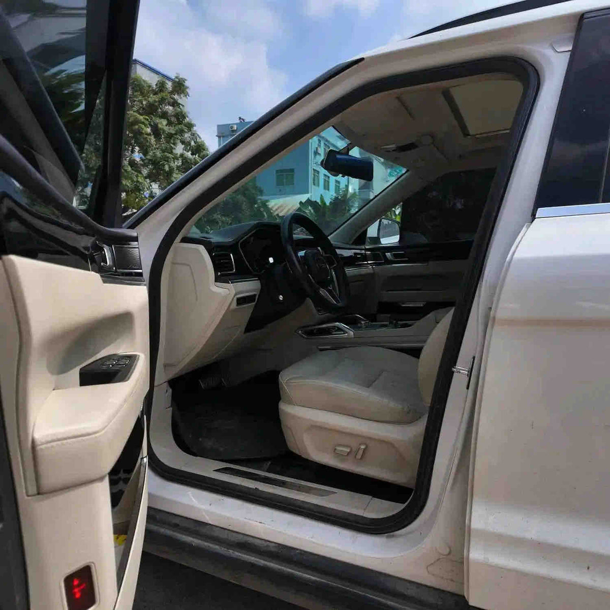 Used Zotye T700 2017 1.8T Premium Edition Automatic SUV (Reg. 2018), White, 60,000km, China V Emission, FOB Shenzhen For Export