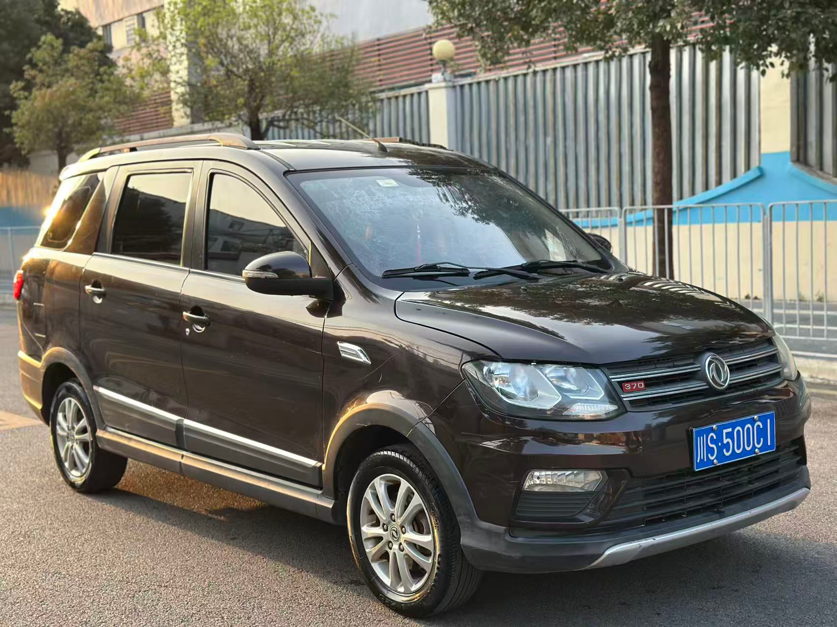 Dongfeng Fengguang 370 additional exterior view
