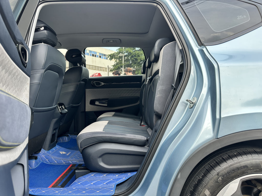 Baojun RM-5 interior dashboard and infotainment