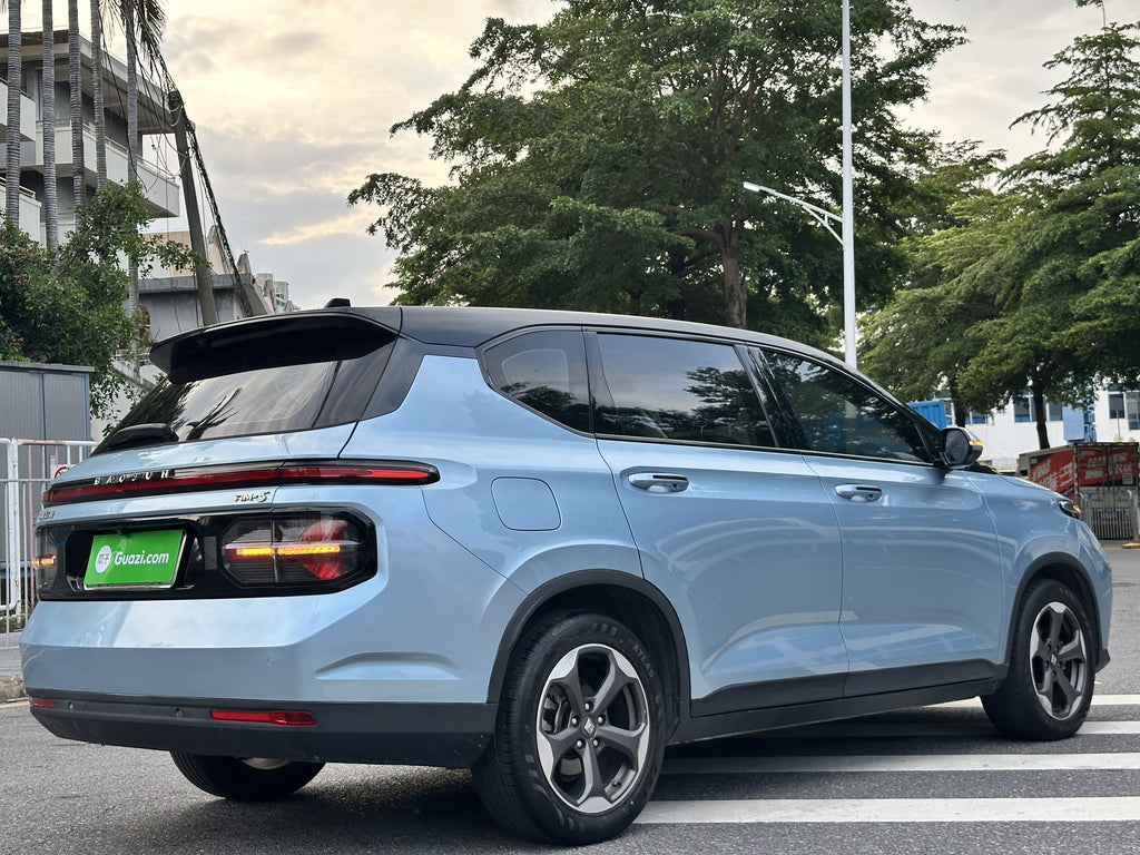 Baojun RM-5 rear view - full back
