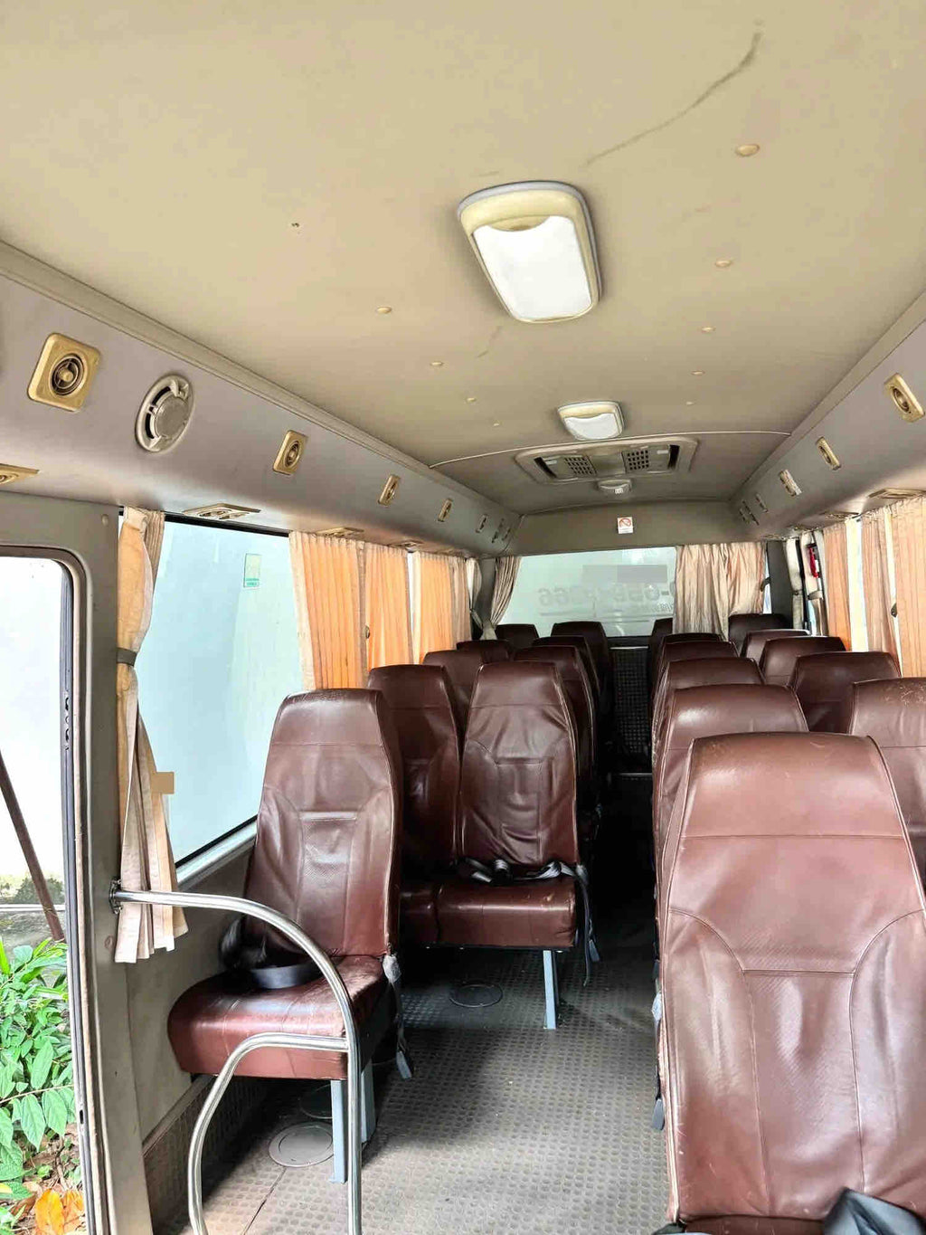 Used 2012 Yutong Bus 3.0L Diesel Manual Passenger Coach For Export, 230,000km, Golden Color