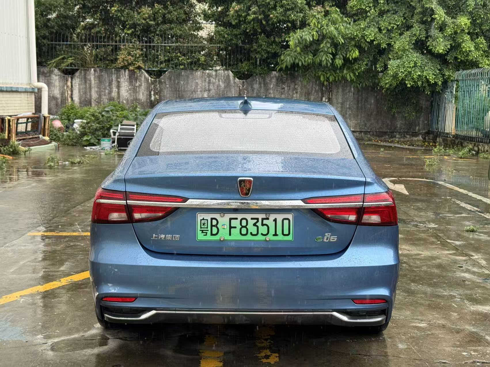 Used 2017 Roewe i6 PHEV Blue Sedan - Front 3/4 View