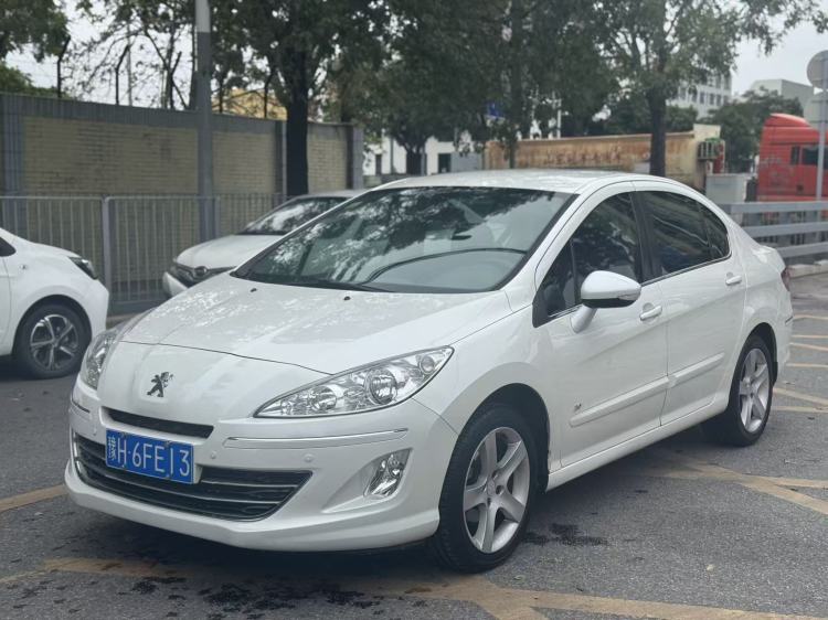 FOB Shenzhen Used 2013 Peugeot 408 Comfort 2.0L Manual 4-Door 5-Seater FWD Compact Sedan National IV Emission Export Ready