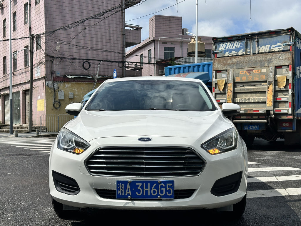 Used 2019 Ford Focus front view