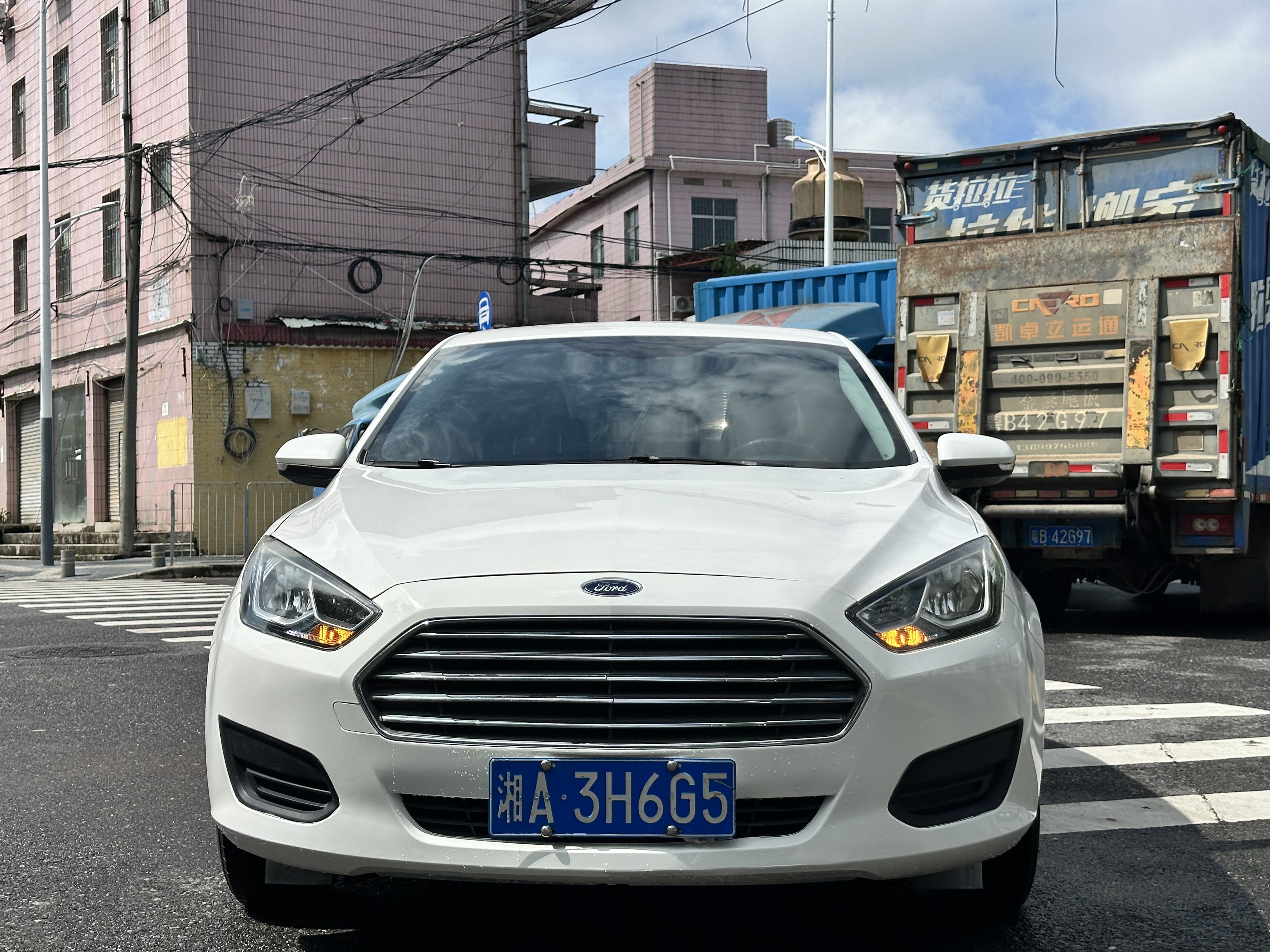 Used 2019 Ford Focus front view