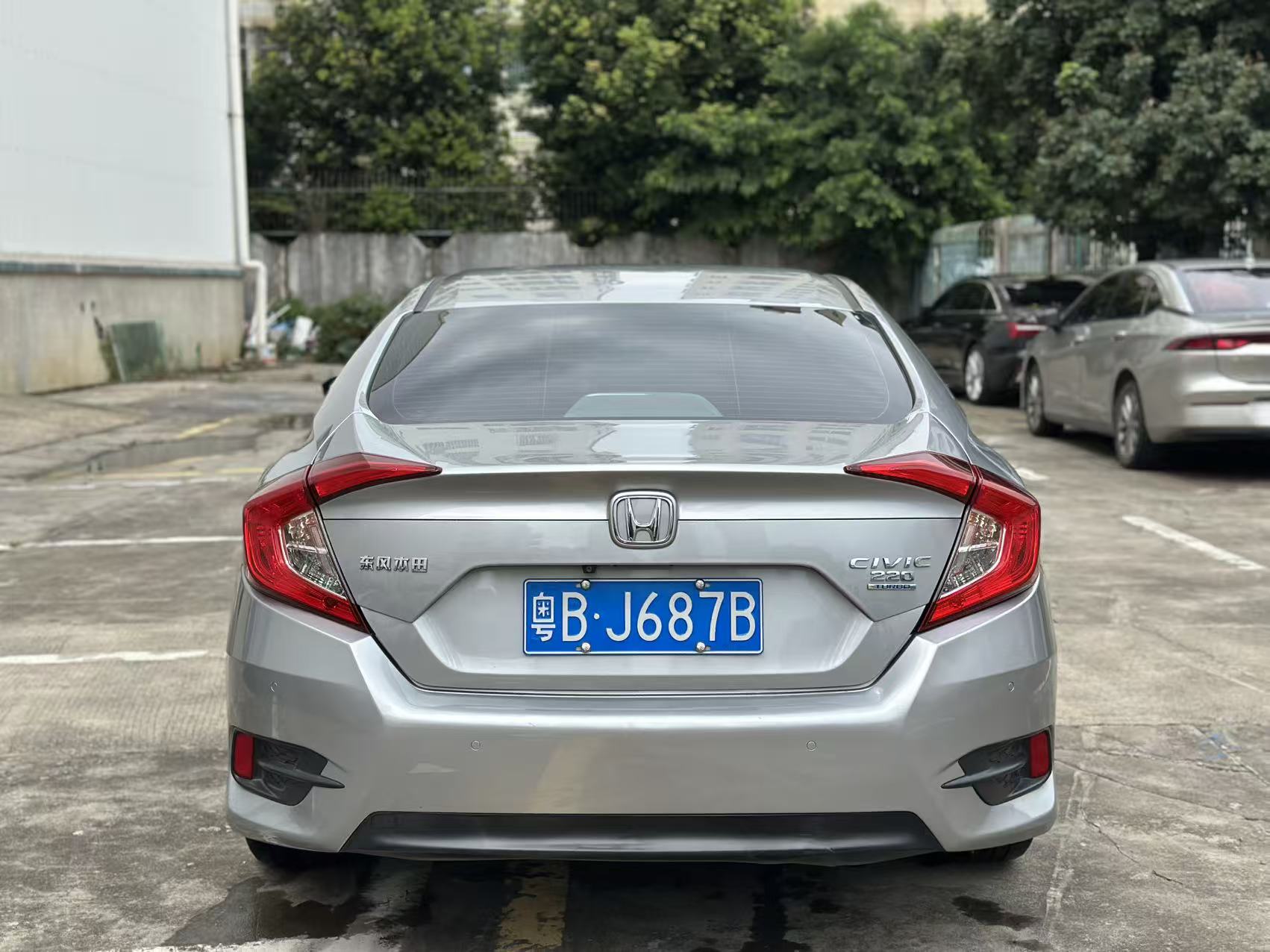 Honda Civic 2016 rear side view