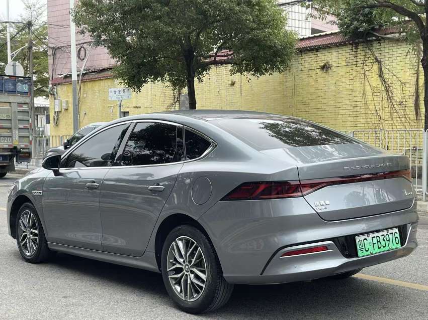 BYD Qin PLUS DM-i 2023 Champion Edition - Interior Front Seats