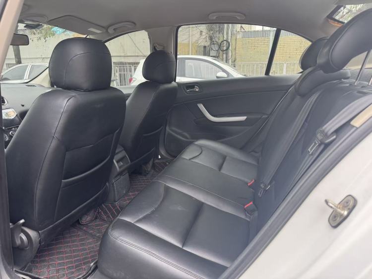 FOB Shenzhen Used 2013 Peugeot 408 Comfort 2.0L Manual 4-Door 5-Seater FWD Compact Sedan National IV Emission Export Ready
