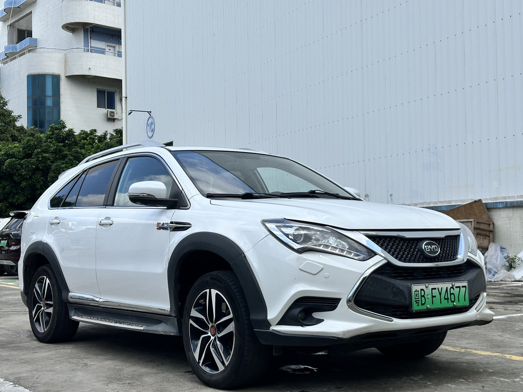 BYD Tang 2015 PHEV – Side rear angle