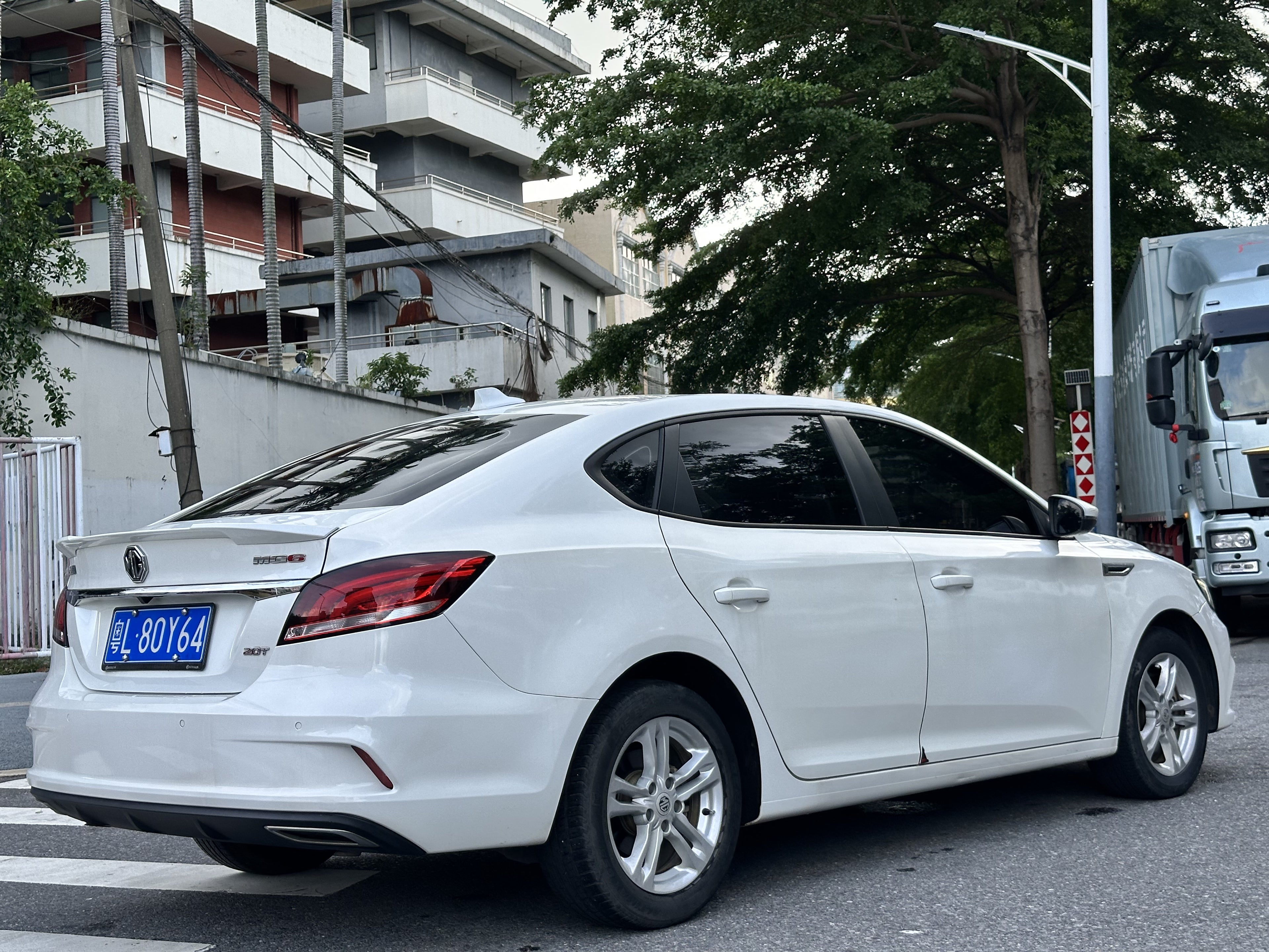 MG 6 2017 side rear three-quarter view