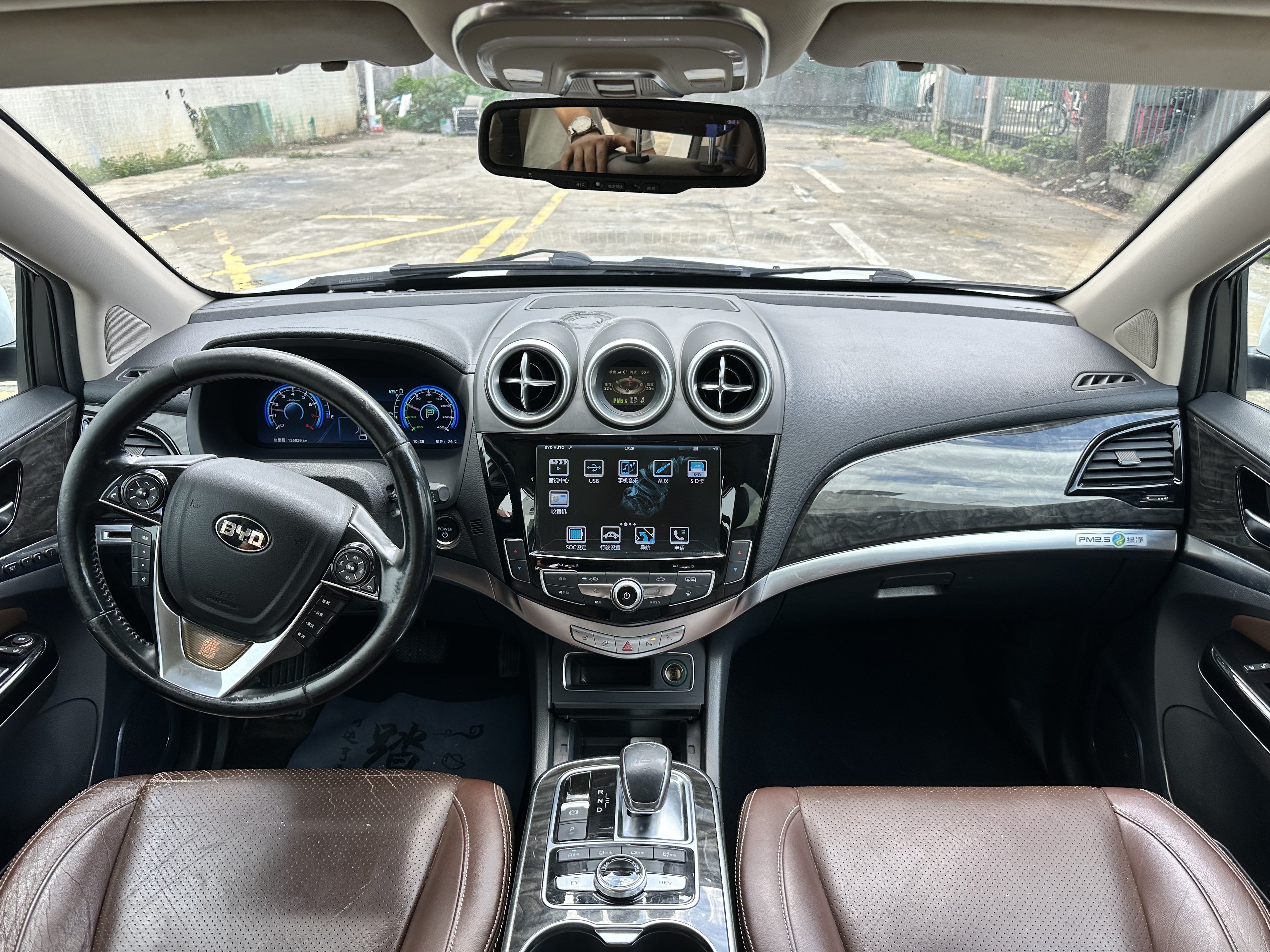 BYD Tang 2015 PHEV – Rear warehouse angle
