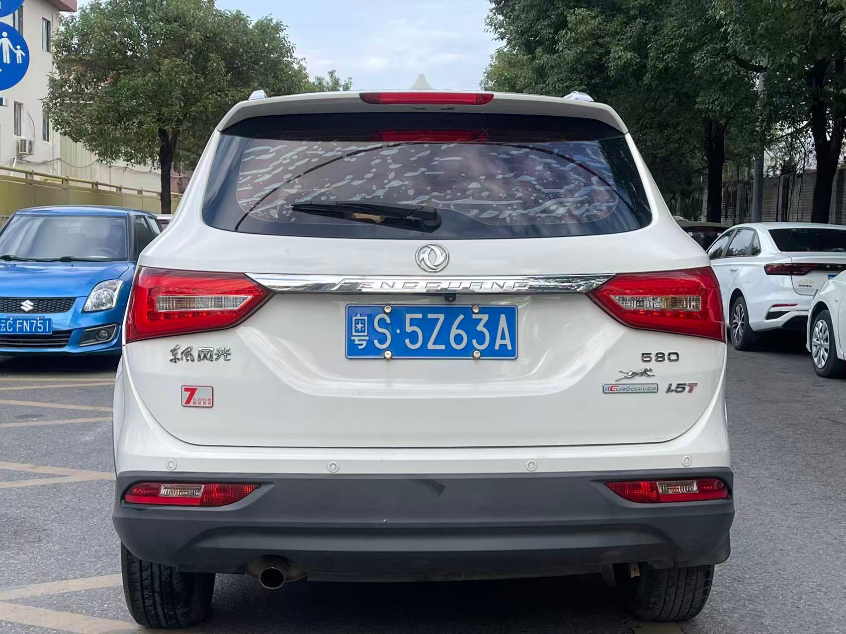Dongfeng Fengguang 580 2017 passenger side rear three-quarter view