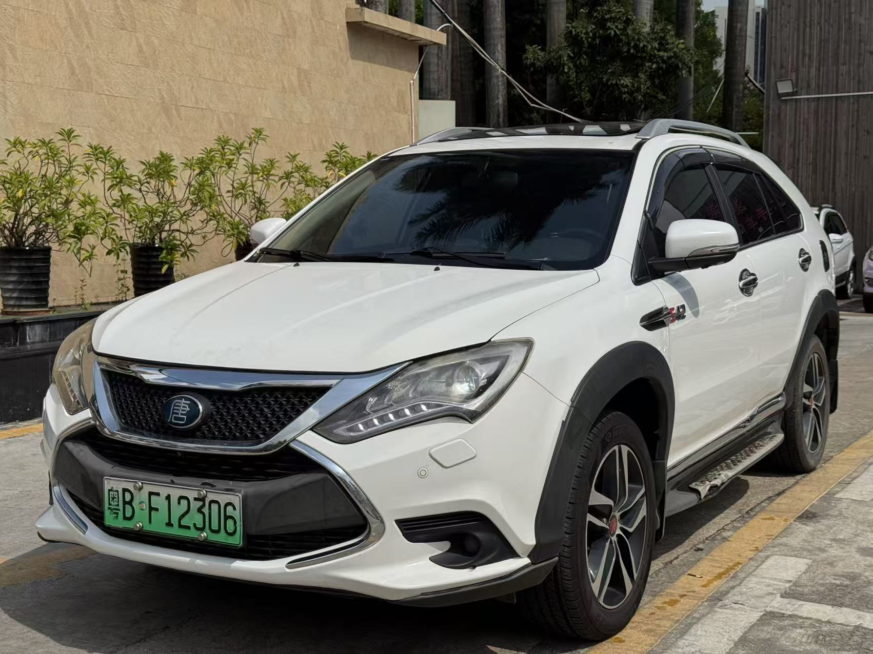 BYD Tang 2015 - Interior overview