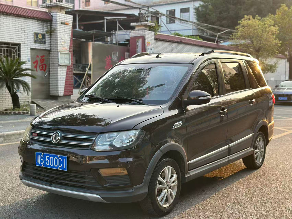Dongfeng Fengguang 370 rear three-quarter view