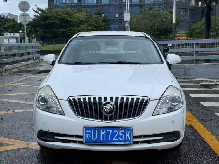 2015 Buick Excelle interior dashboard and front seats