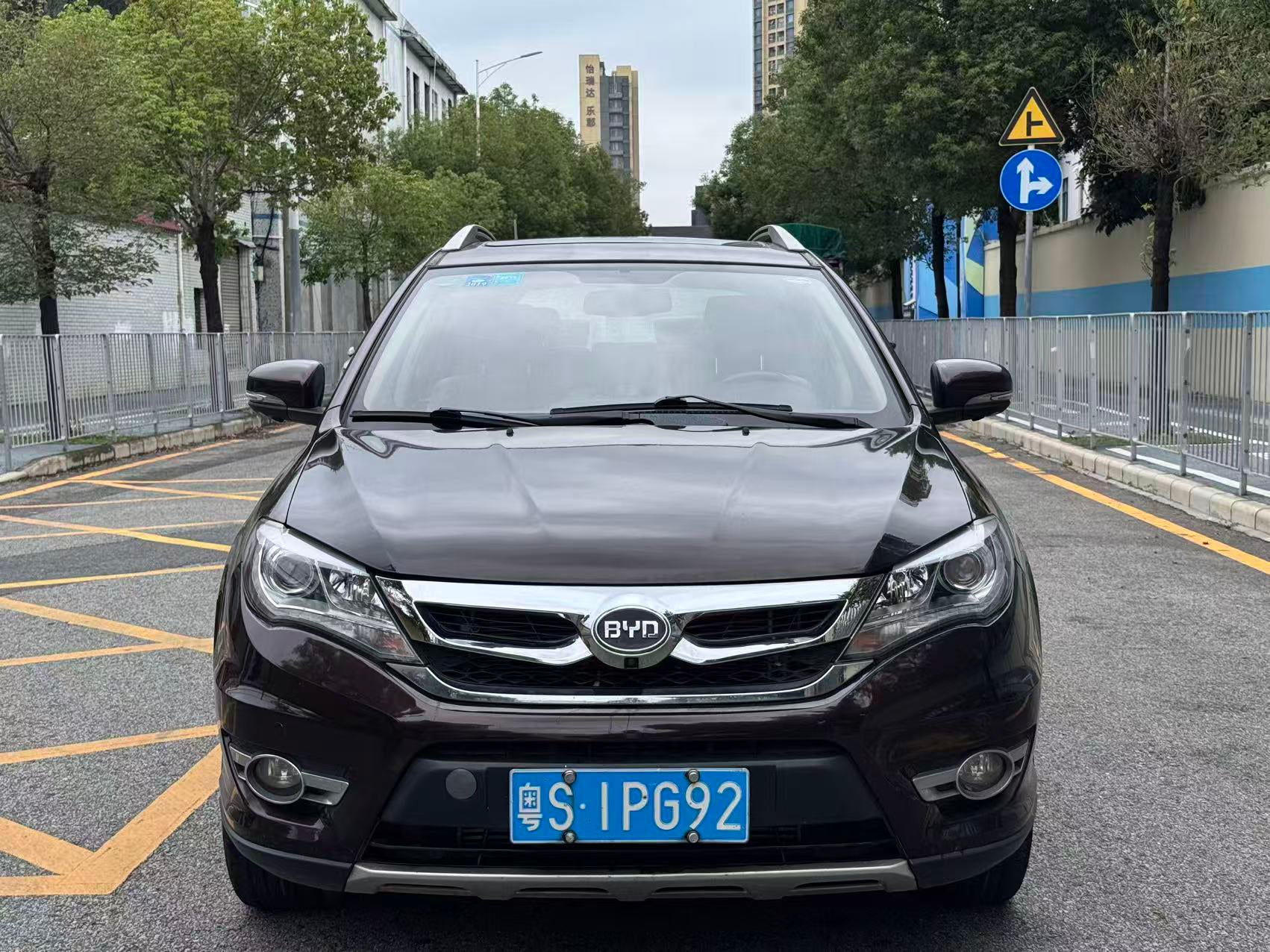 FOB Shenzhen Used 2016 BYD S7 Premium 2.0T Wet Dual Clutch 5-Door 7-Seater FWD Midsize SUV Low Mileage Export Car