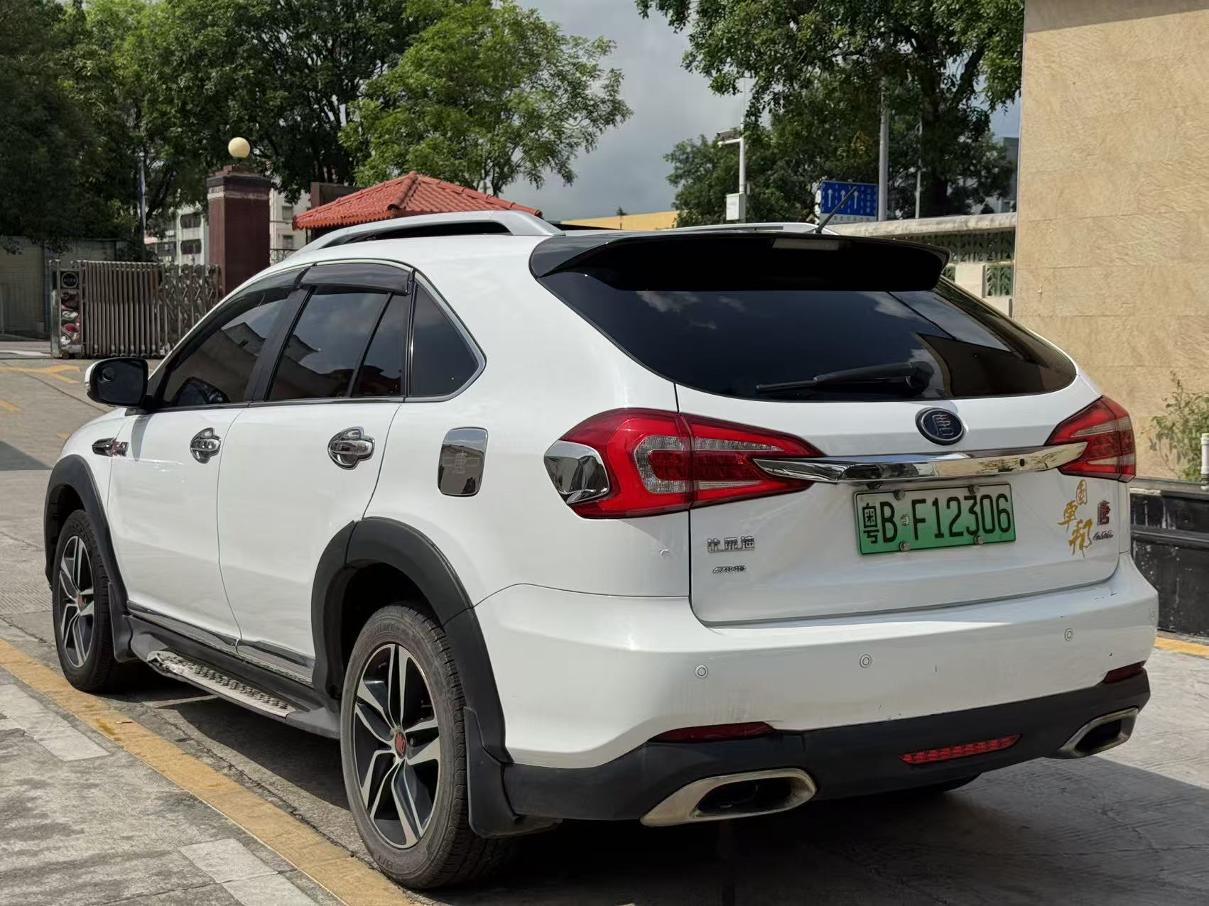 BYD Tang 2015 - Additional exterior view