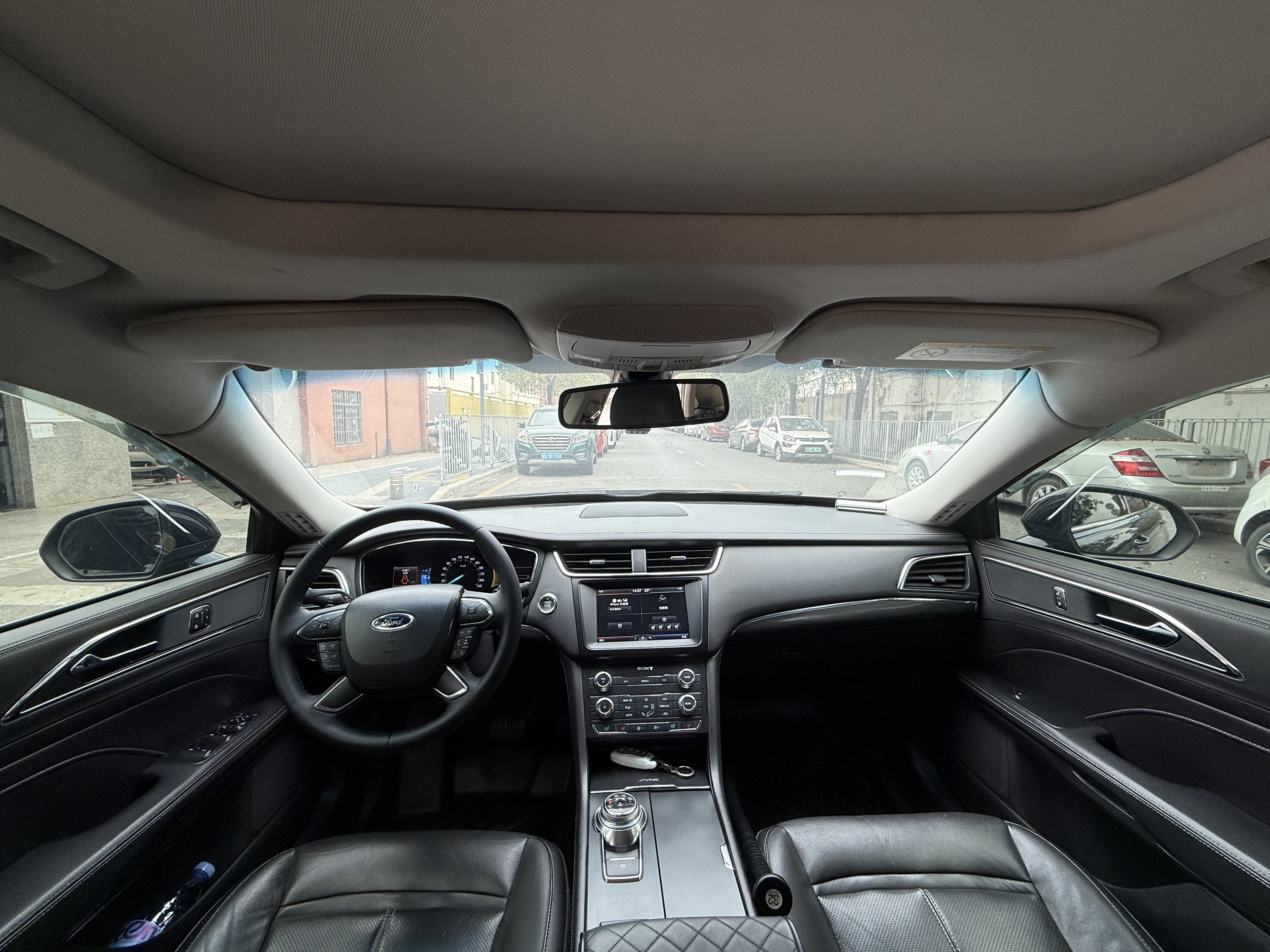 2015 Ford Taurus EcoBoost 245 - Rear 3/4 view angle 2