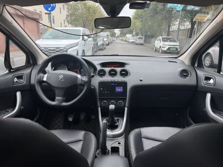 FOB Shenzhen Used 2013 Peugeot 408 Comfort 2.0L Manual 4-Door 5-Seater FWD Compact Sedan National IV Emission Export Ready