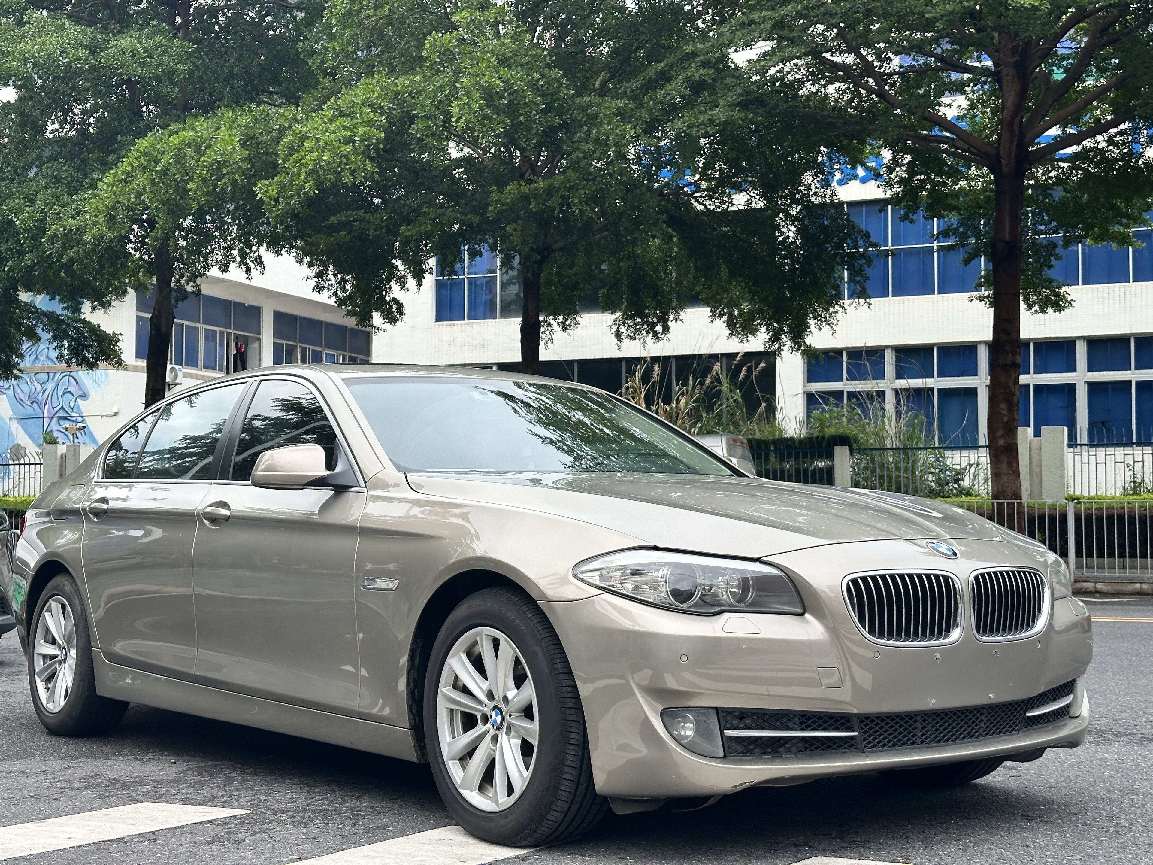 FOB Shenzhen Used 2011 BMW 5 Series 520Li Elegant 4-Door 5-Seater RWD Luxury Sedan | 2.5L Petrol Euro 4 Export Ready