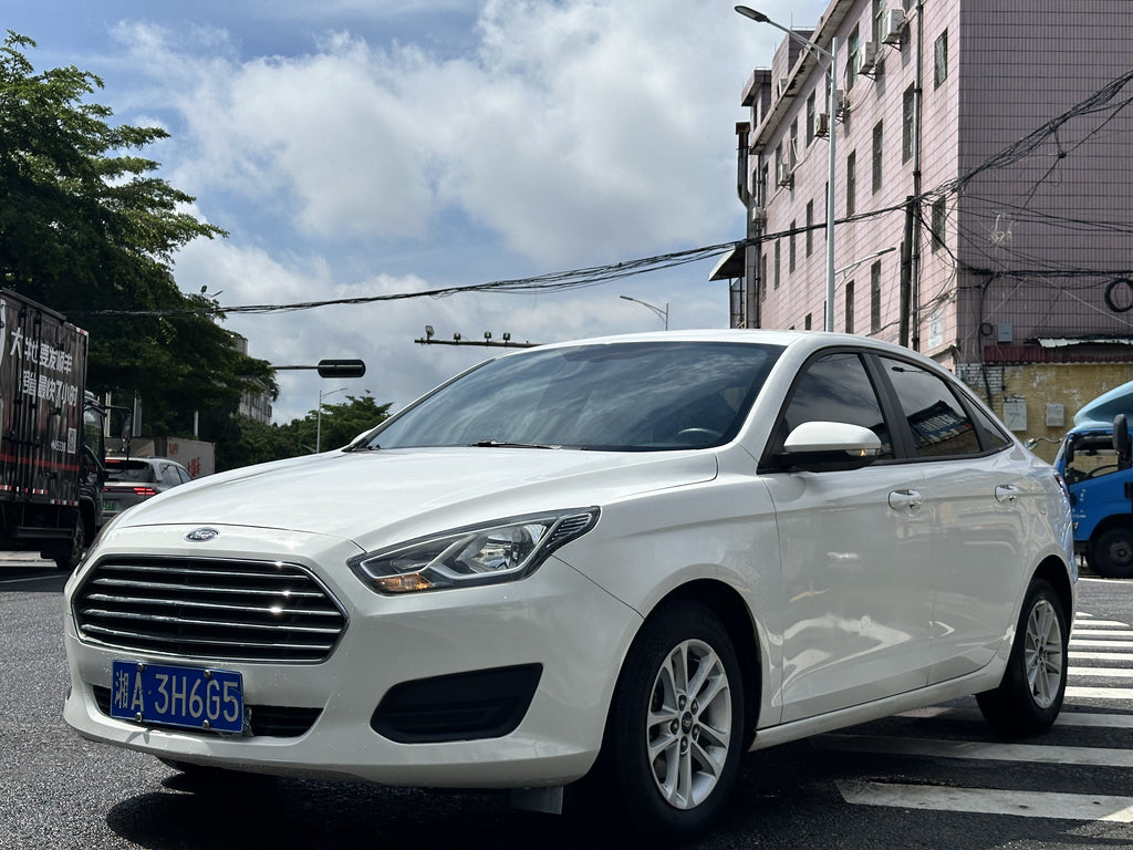 Used 2019 Ford Focus side view