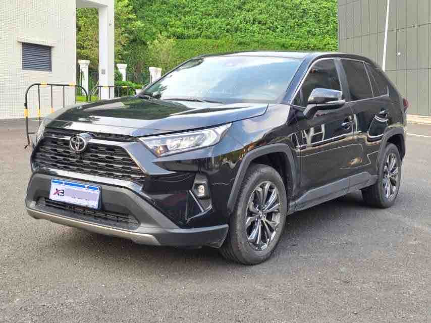 Toyota RAV4 2024 2.0L CVT 2WD Fashion Edition SUV, Gasoline, 15,000km, For Export