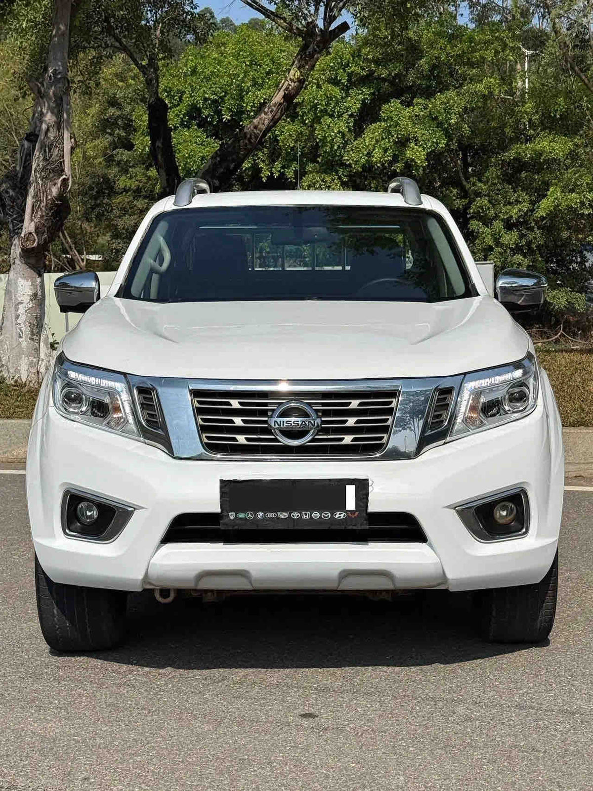 Used 2021 Nissan Navara 2.5L 4WD Premium Automatic Petrol Pickup (Reg. 2022) | White, Only 56,000 KM, China National 6 Emission, Export Ready