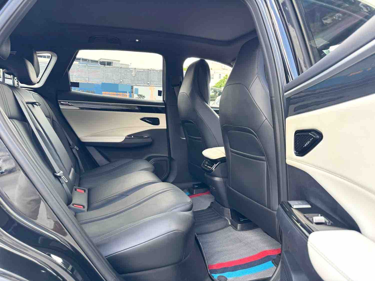 Used 2024 Geely Galaxy L7 1.5T Dragon Edition 115km PLUS PHEV Automatic SUV For Export, 22,300 KM