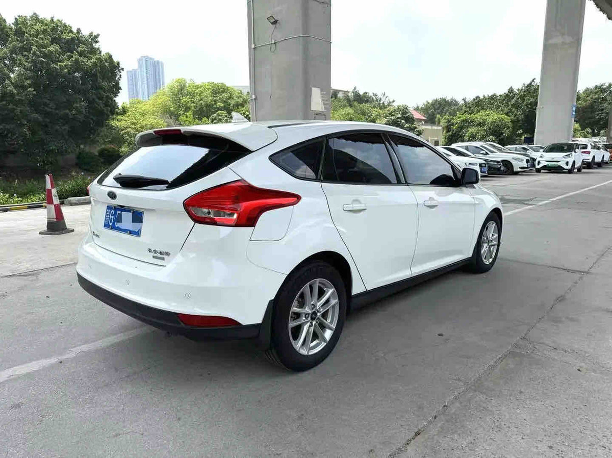 Used 2017 Ford Focus Hatchback 1.0T EcoBoost 125 Automatic For Export, 160,000 KM, White, Gasoline
