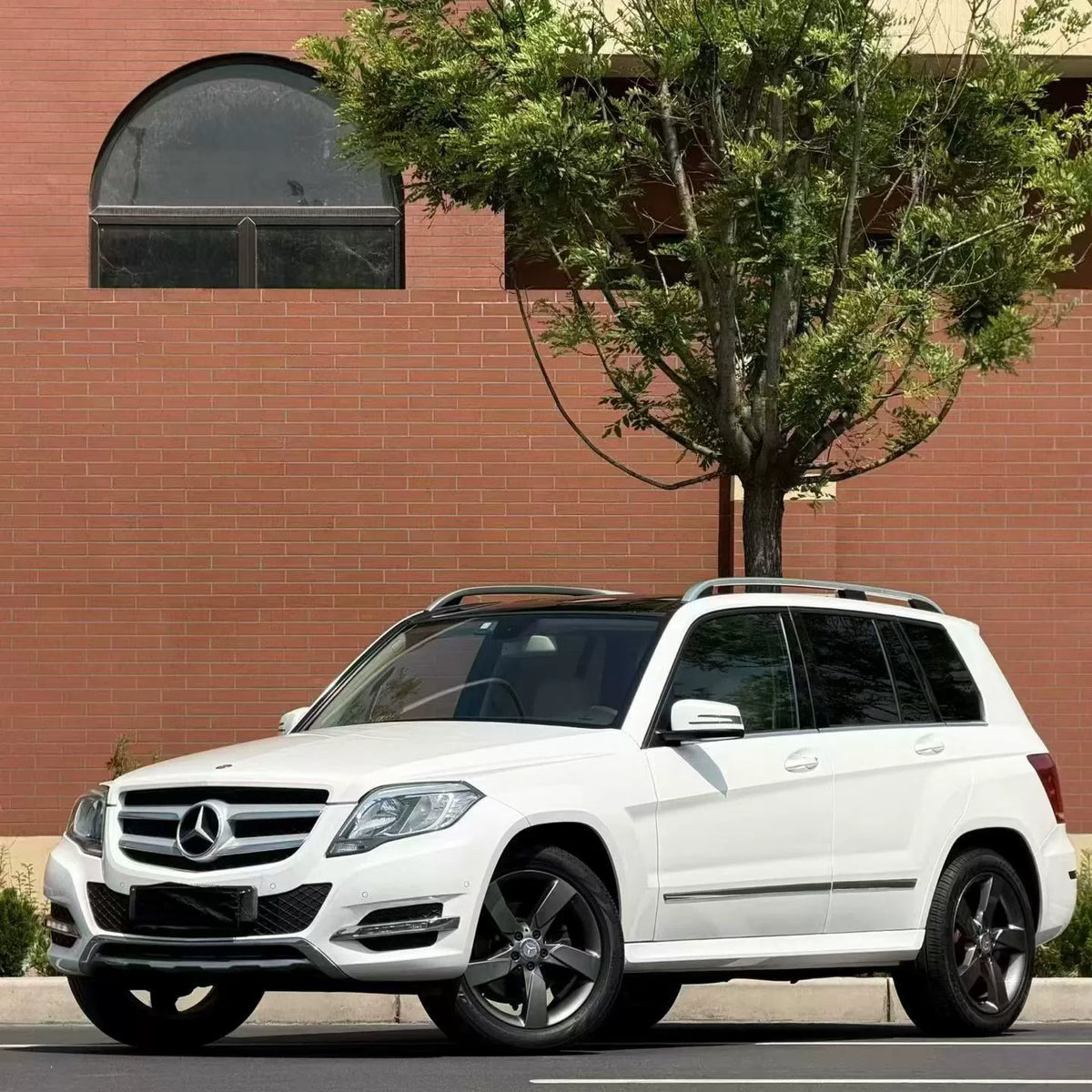 Mercedes-Benz GLK300 3.0 Automatic 4MATIC with Sunroof, Like New