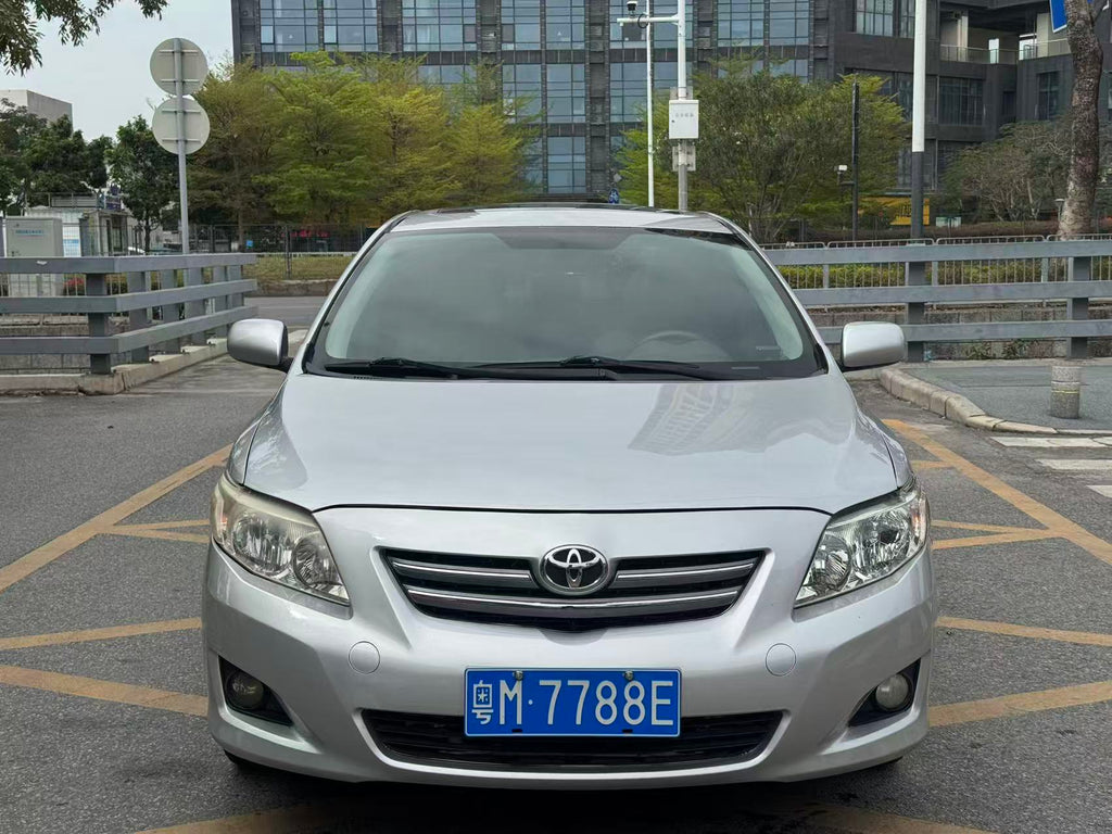 Toyota Corolla 2008 front view – silver