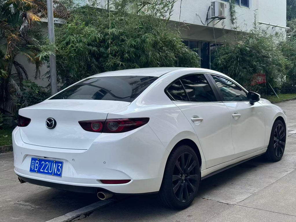 Mazda 3 Axela 2020 front three-quarter view