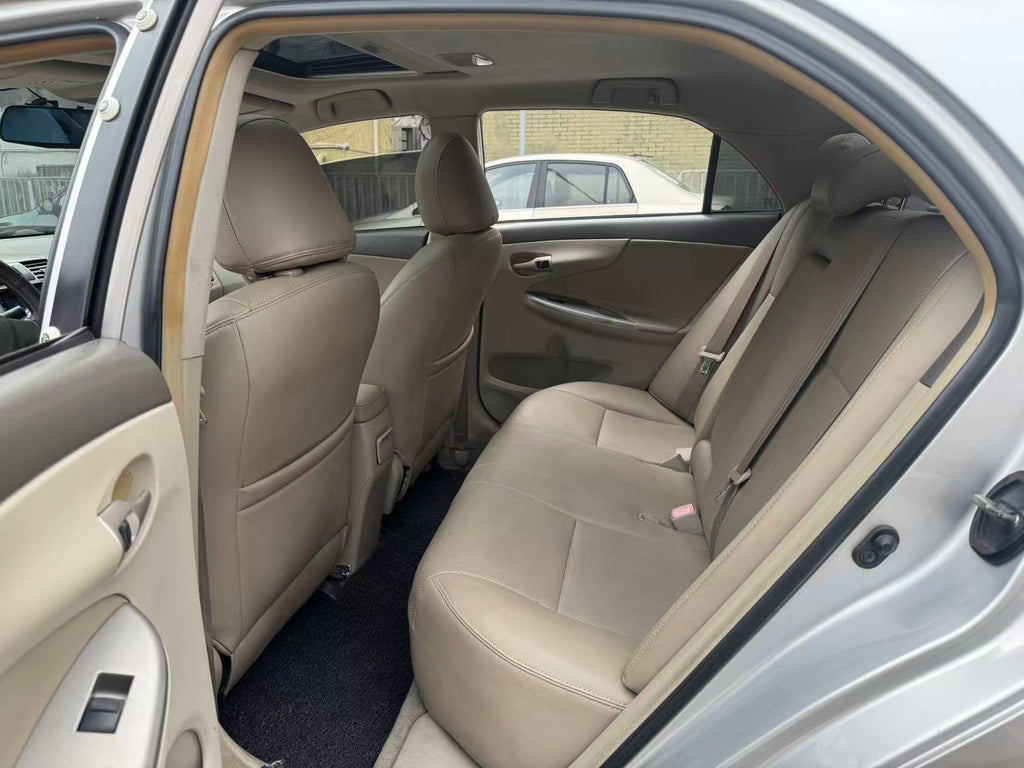 Toyota Corolla 2008 front three-quarter – street