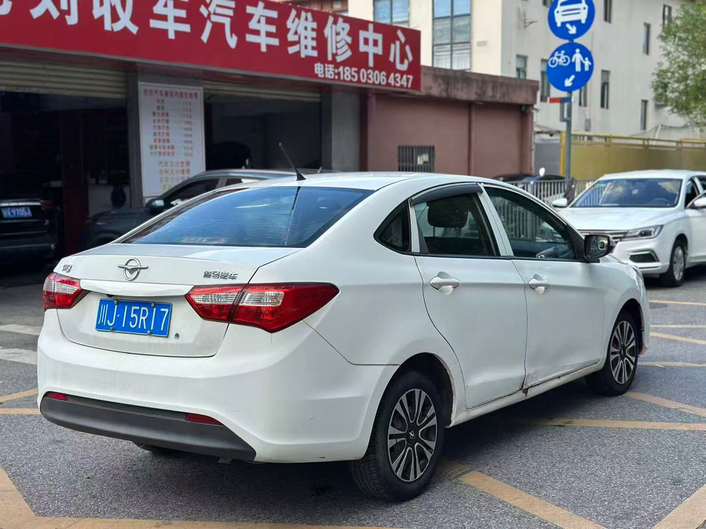 FOB Shenzhen Used 2016 Haima M3 Fashion 1.5L Manual 4-Door 5-Seater FWD Compact Sedan