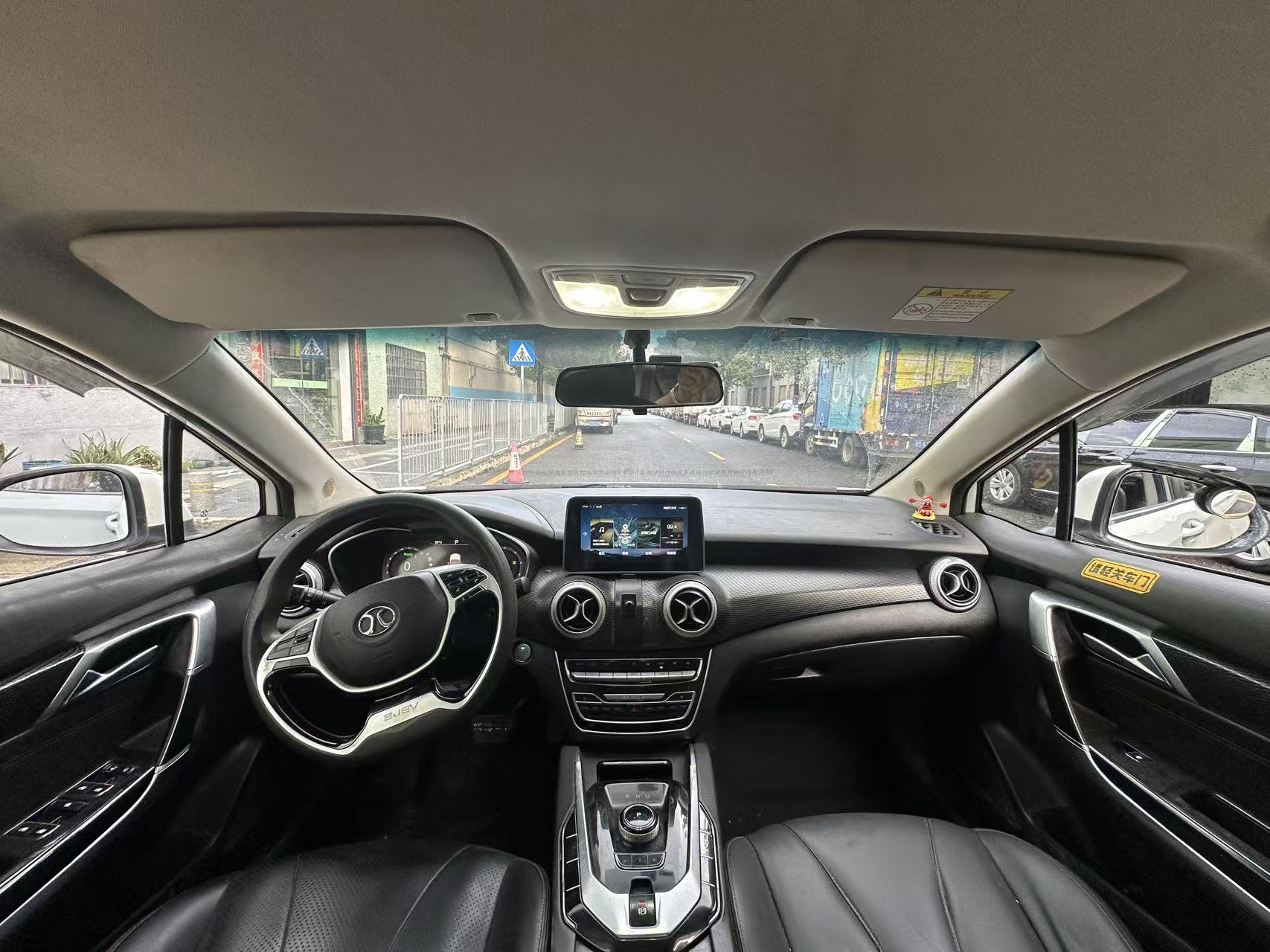 BAIC Beijing EU5 rear three-quarter exterior view
